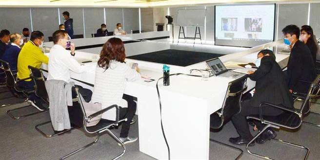 警方因应大楼特性，提醒商办大楼总干事、主委及保全公司可根据短期承租、监视器眾多、门窗紧闭及出入份子复杂等异常特徵，提供犯罪线索。（警方提供）