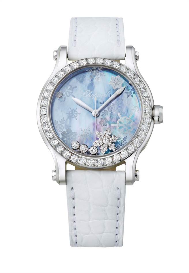 萧邦推荐Happy Snowflakes快乐雪花腕表，淡蓝色珍珠母贝上的雪花钻石舞动，65万1000元。（CHOPARD提供）
