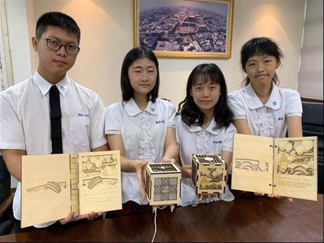 新民高中王建翔主任：指導學生榮獲教育部獎勵國際競賽一等獎-紅點設計獎。（台中市教育局提供／王文吉台中傳真）