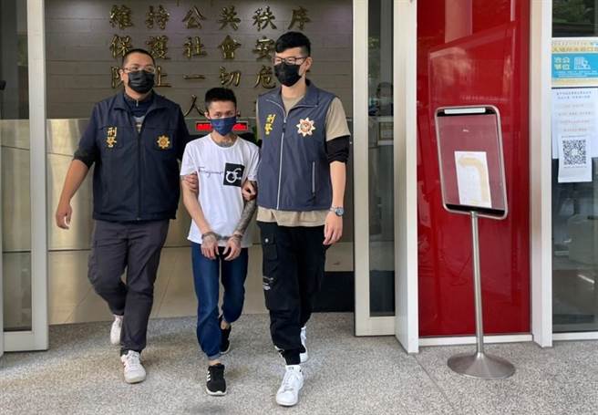 警方訊後將一干人依聚眾鬥毆、殺人罪移送偵辦。 （民眾提供／馮惠宜台中傳真）