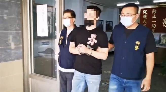 蔡姓男子在台南市安平区承租套房，并购入包装印有综艺节目「玩很大」LOGO的毒品，还时常揪朋友到租屋处「开毒趴」，遭警方逮捕。（翻摄画面／洪浩轩高雄传真）