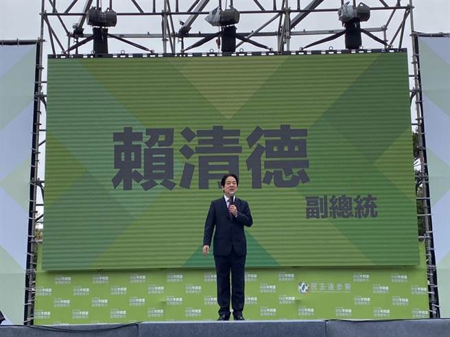 副总统赖清德今天在新竹市宣讲公投四个不同意，他说，这次公投关系到台湾4项安全，会影响到台湾的生存发展。（陈育贤摄）