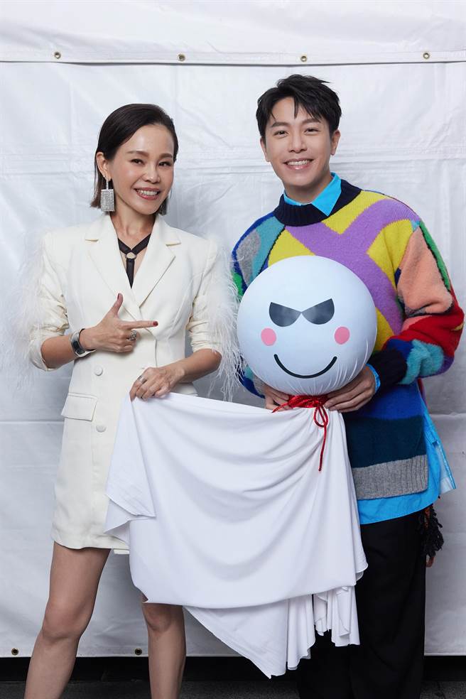 彭佳慧、韦礼安昨在「2021新北欢乐耶诞城」 演出。（索尼音乐提供）