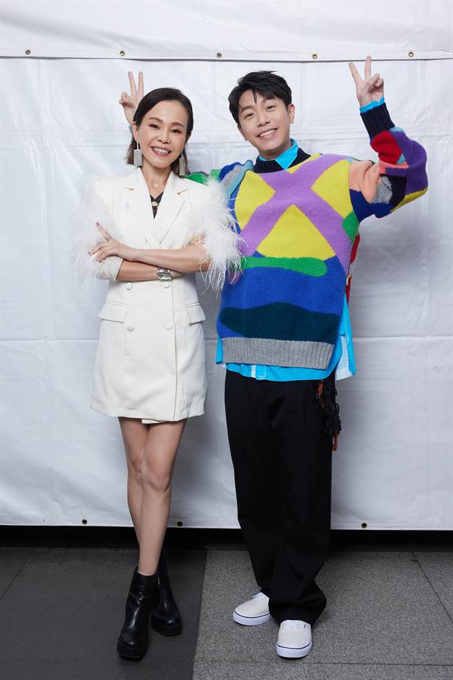 彭佳慧、韦礼安昨在「2021新北欢乐耶诞城」 演出。（索尼音乐提供）