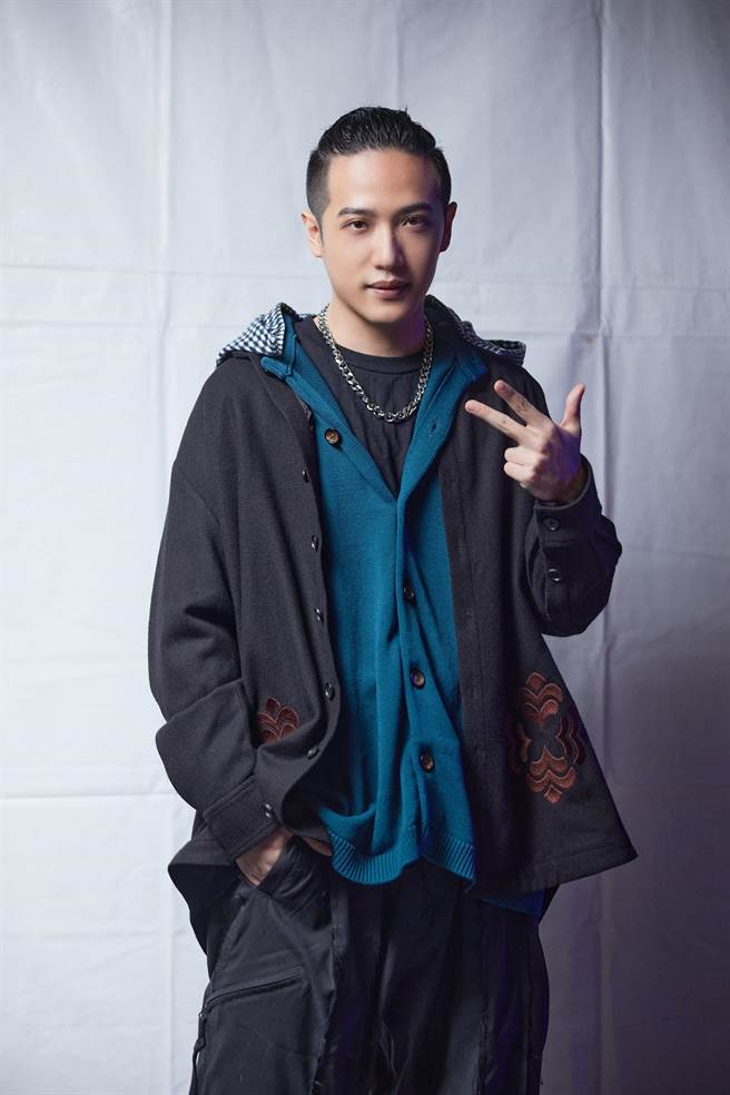 熊仔昨在「2021新北欢乐耶诞城」 演出。（索尼音乐提供）