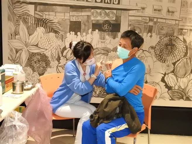 南投县政府卫生局表示，南投目前疫苗量能充足，请各单位尽速完成接种，保护自己也保护他人。(本报资料照片／吴建辉南投传真)