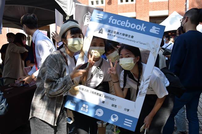 南大学生展现大学生活力，协助举办校庆同乐。（台南大学提供／程炳璋台南传真）