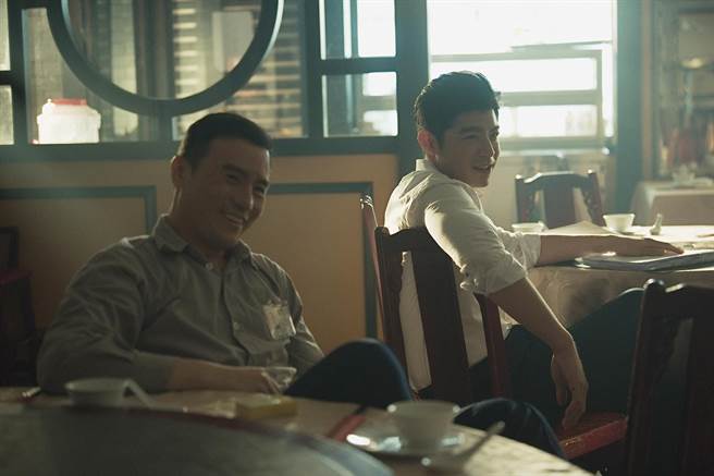 《台湾犯罪故事》第2篇故事〈生死困局〉由李铭忠（左）与王柏杰同台飙戏。（Disney＋提供）