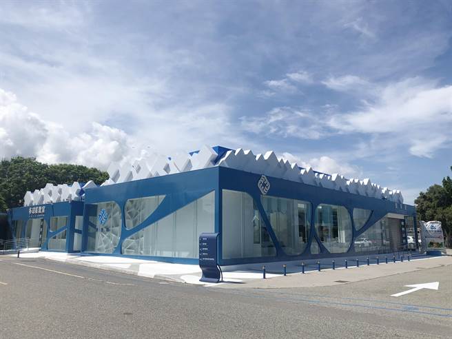 台鹽通霄精鹽廠節電有成，利用汰換燈管、空調採用變頻控制系統等方式來節省用電。（台鹽通霄精鹽廠提供／李京昇苗栗傳真）