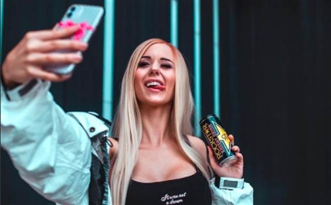 網紅杜基奇（Kristina `Kika` Dukic）面對霸凌曾說：「最重要的事就是要保持快樂」。（圖／IG@kikax3）