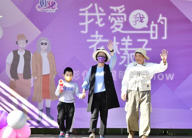 彰縣府12日在溪湖糖廠舉辦「我愛我的老樣子」青銀時尚走秀。（吳敏菁攝）