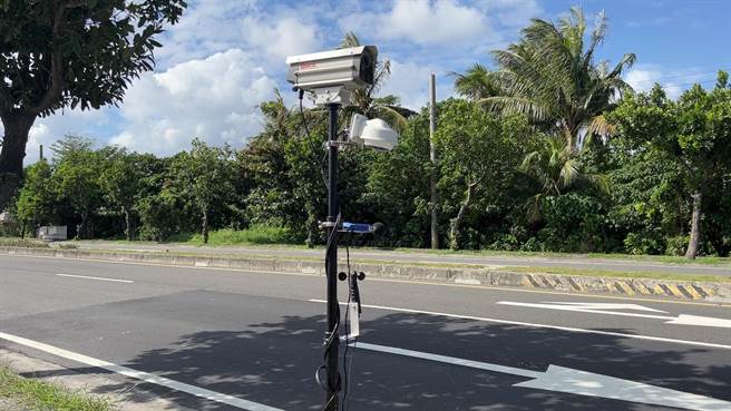 台东县环保局联合警、监大力取缔噪音车辆，2个月以来拦检5000辆汽机车。（蔡旻妤摄）