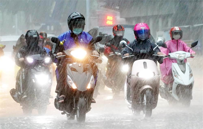 北北基3县市大雨特报，气象局表示，北部今明显转凉，越晚越冷。(本报资料照)