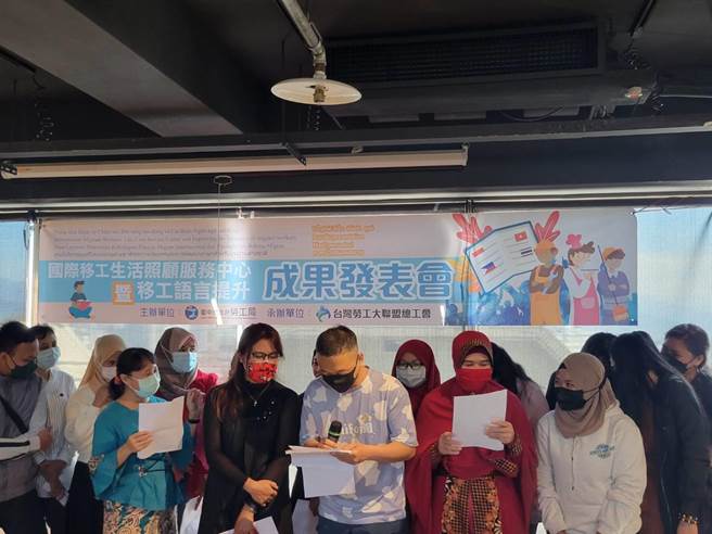 劳工局12日办理移工语言提升成果发表会，让学员藉由表演方式勇于开口，促进多元交流。(台中市政府提供)