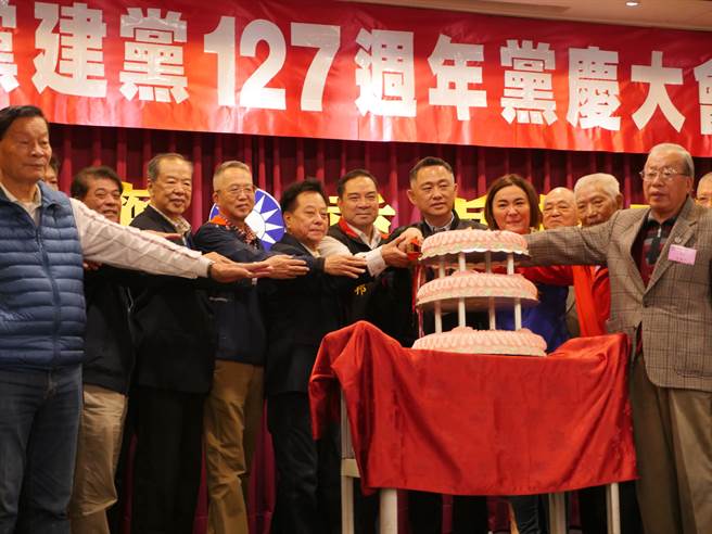 国民党金门县党部今（12）日举办建党127周年党庆，表扬461位资深党员。（金门县党部提供）