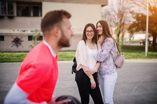 巨蟹座、天秤座和處女座的人寧願一輩子暗戀，也不敢主動告白。(示意圖/達志影像)