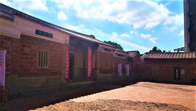 山脚蔡氏济阳堂斥资经过两年修復，11日正式开幕开放给民眾参访。（李京升摄）