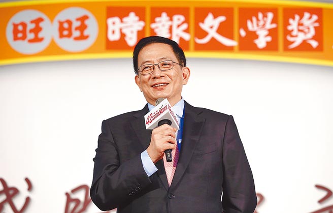 第42届时报文学奖颁奖典礼，台大校长管中闵（见图）、台湾文学馆馆长苏硕斌都上台致词。（姚志平摄）