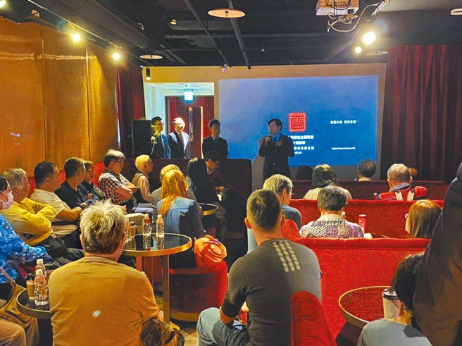 「老厝新里-重庆北路危老案」地主住户说明会现场实景，此为台北双子星旁的住宅建设指标案。（老厝新里提供）