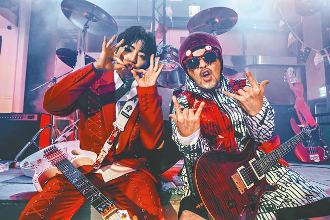 黃明志（右）新歌邀謝和弦合作。（亞洲通文創提供）