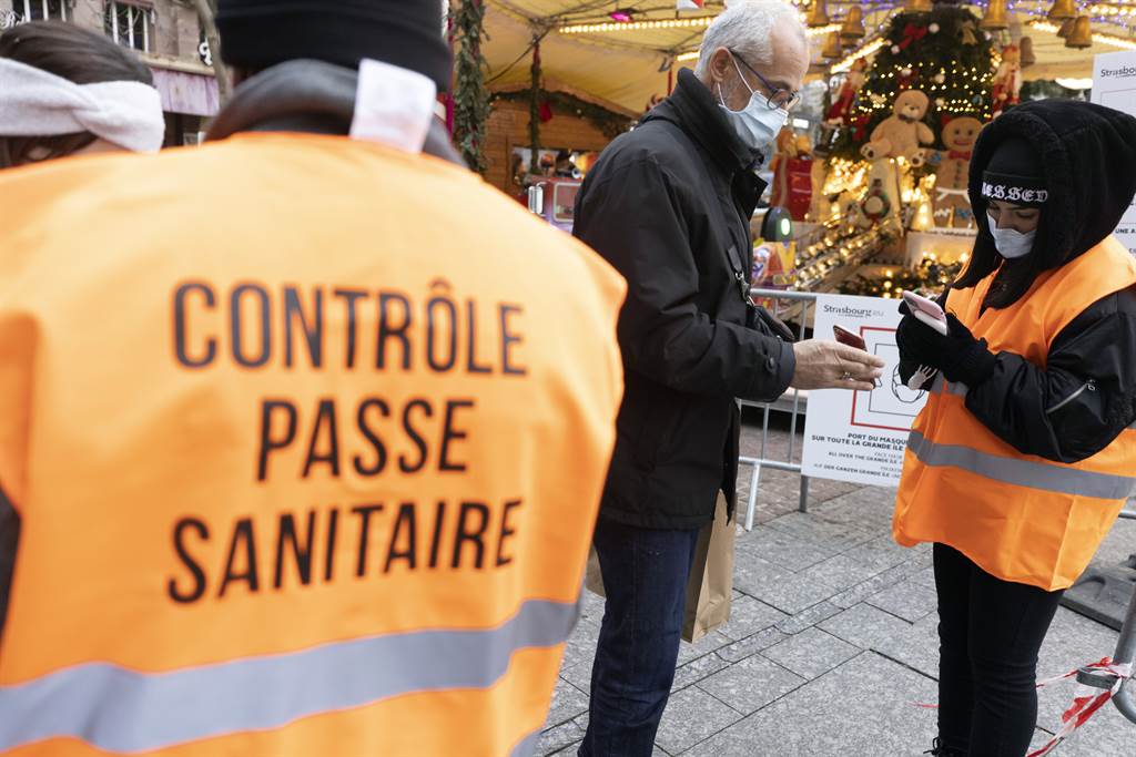 已发现有数千份假的健康通行证在法国各地使用。图／美联社(photo:ChinaTimes)