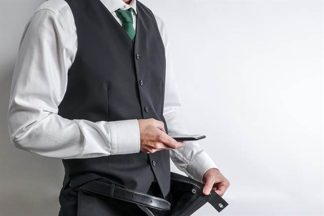 医师指出，若发育时期接触过多环境贺尔蒙、塑化剂等，恐导致生殖器短小。（示意图／Shutterstock）