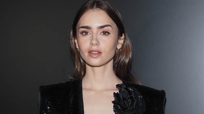莉莉柯林斯（Lily Collins）近日穿着性感透视装登上节目辣翻粉丝。（图／达志影像）