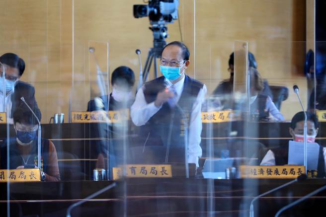 教育局长杨振升说，退休是公务人员权益，教育局依法调查并注明「不适任」予以退休。（陈世宗摄）