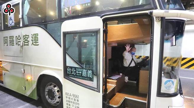 阿羅哈客運今年11月因財務營運虧損，剩餘的台北至嘉義和台北至高雄的2條路線將於12月14日起停止營運。（資料照片／石秀華高雄傳真）