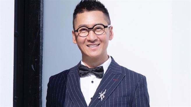 周杰不久前才承认自己是Gay，昨日又突然表示自己阳痿，让网友相当傻眼。（图／微博@周杰小学生）