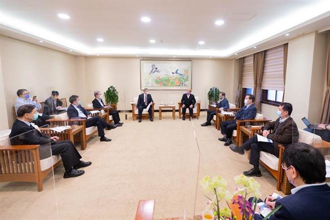 （行政院长苏贞昌主持扩大防疫会议。图／行政院提供）