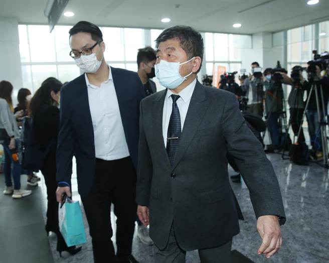 圖為指揮中心指揮官陳時中（右）。（資料照/陳怡誠攝）