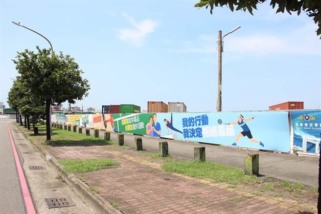 台糖中安路围墙上换新装，由毒防局制作奥运选手反毒意象，不仅宣导反毒也让墙面焕然一新。（高市毒防局提供／石秀华高雄传真）