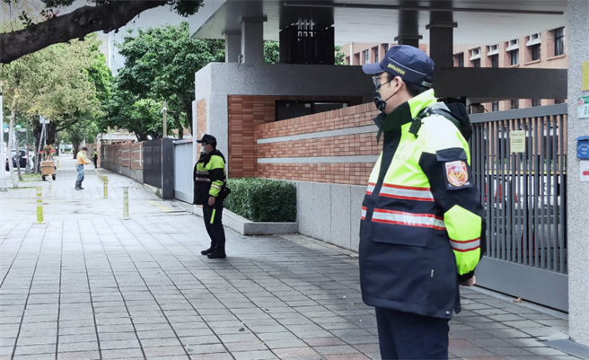 警方上午針對台北美國學校遭威脅開槍射擊進行記者會，表示已查到IP位置。（圖／警方提供畫面） 