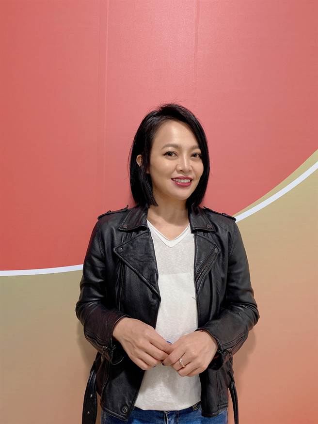 戴爱玲日前在火车上弄丢钱包。（华纳提供）