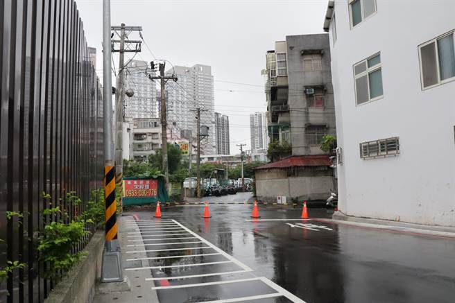 新北市新工处携手永和区公所开辟永和区民享街23巷至智光商工瓶颈道路打通工程，并于今（13日）正式通车启用。（工务局提供）