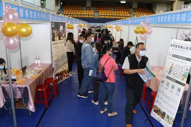 新北市就業服務處明天上午9時30分至12時30分，在新北市稅捐稽徵處9樓禮堂舉辦「餐飲業專案徵才」。（新北市勞工局提供）