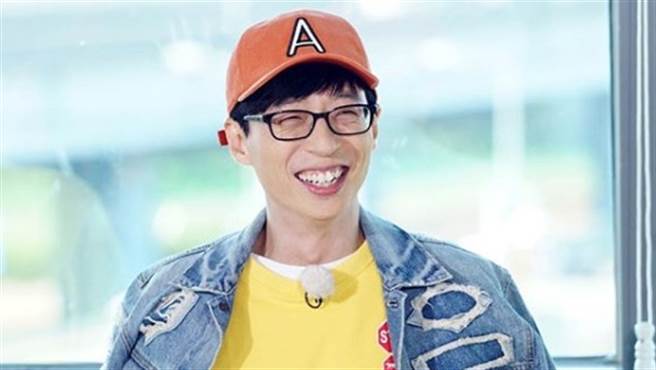 南韩知名主持人刘在锡近日传出确诊新冠肺炎，全面停工。（图／NAVER）