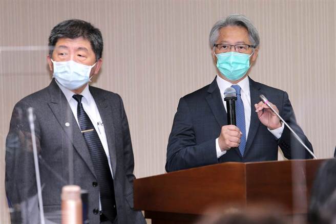 中研院长廖俊智(右)、卫福部长陈时中(左)赴立法院报告并备质询。（黄世麒摄）