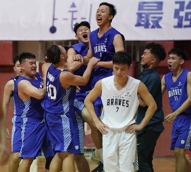 明新运管惊险夺胜。（大专体总提供）