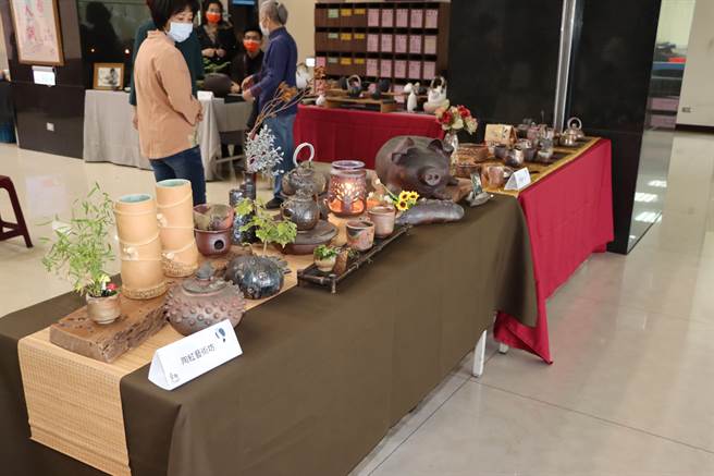 2021苗栗陶艺术节活动陆续展开，今年的陶艺竞赛35件获奖作品已在苗栗陶瓷博物馆展出。（苗栗县政府提供／李京升苗栗传真）