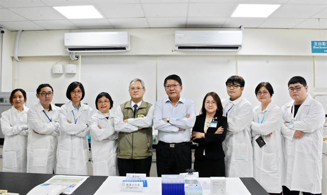 屏东县检验中心斥资3500万打造「滥用药物检测实验室」，13日正式揭牌启用。（林和生摄）
