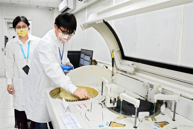 屏东县检验中心打造「滥用药物检测实验室」，将能缩短毒品检验分析时效，有效打击犯罪。（林和生摄）