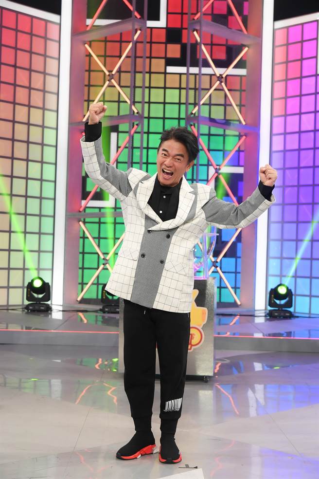 吴宗宪主持的《综艺大热门》全新单元「最强综艺脑」首录。（三立提供）