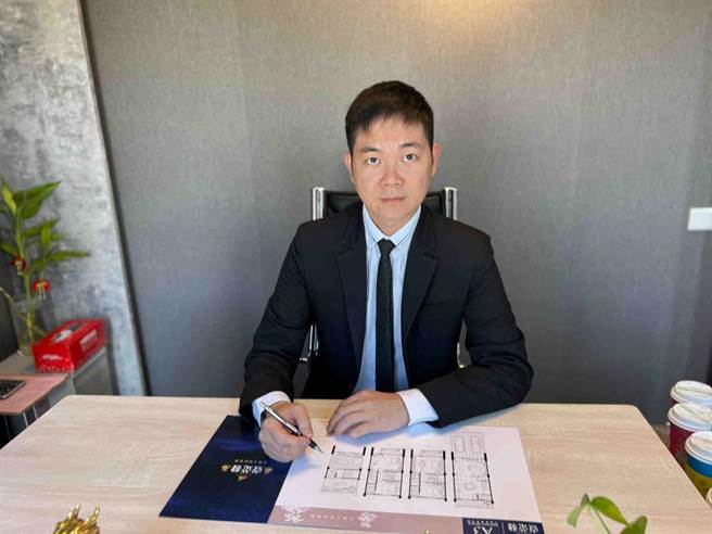 茄萣子弟陈冠霖在外经商事业有成后，首度跨足房地产，首宗开发案回到家乡茄萣，打造4栋透天厝。（柯宗纬摄）