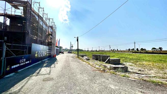 高雄市茄萣区为高雄海线最北的行政区，当地鲜少有新建案，「壹萣发」主打海景第一排。（柯宗纬摄）