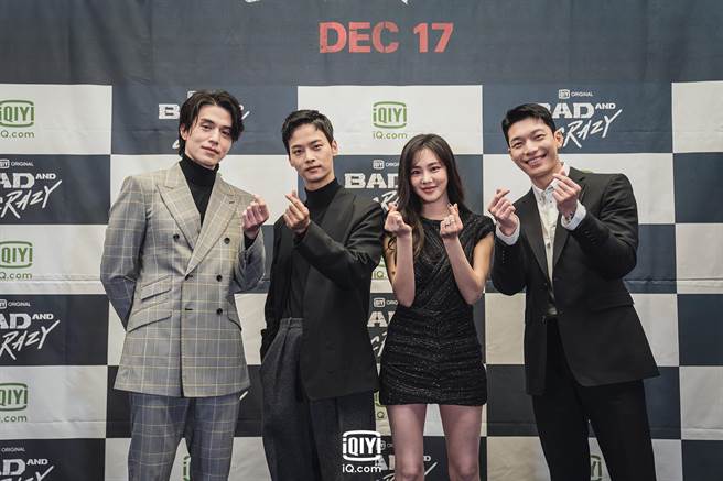 李栋旭（左起）、车学渷、韩知㒚、魏嘏隽出席全球发布记者会。（爱奇艺提供）