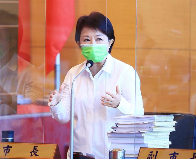 卢秀燕强调，丰洲二期诉讼案，市府依法处理，诉诸法律途径，以保障台中市民及市库权益。（陈世宗摄）