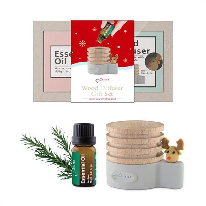 PChome 24h購物的Bone原木擴香台禮物組，聖誕特別版麋鹿先生＋茶樹，31日前特價499元。（PChome 24h購物提供）