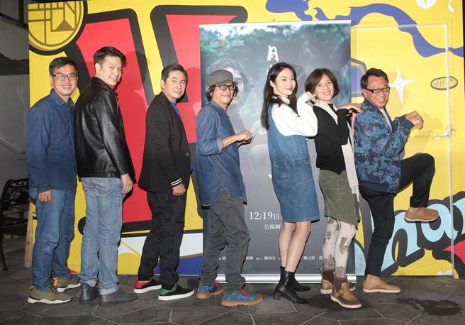 人生剧展《月光下的回头马》制作人陈南宏（左起）、隆宸翰、洪都拉斯、导演薛朝晖、陈又瑄、黄柔闽、游安顺出席媒体茶叙。（公视提供）